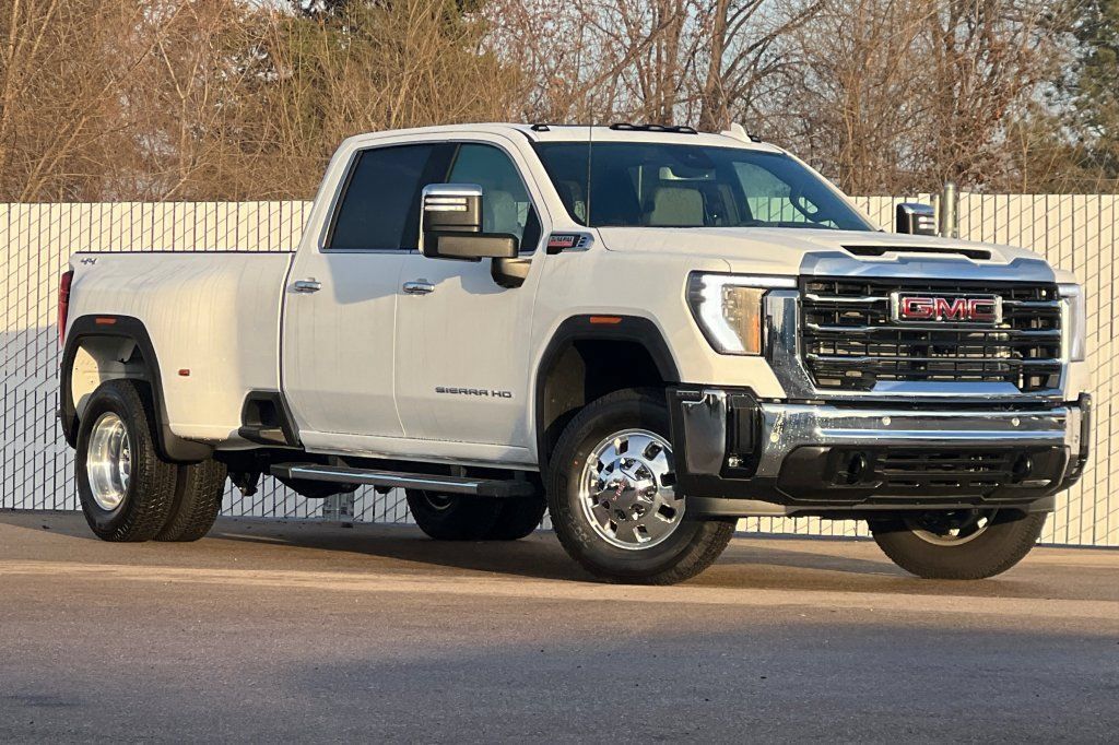Used 2026 GMC Sierra 3500 SLT w/ SLT Premium Package AWD/4WD image 2