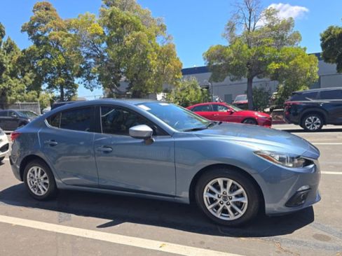 Used 2016 MAZDA MAZDA3 i Touring w/ Popular Equipment Package FWD image 2