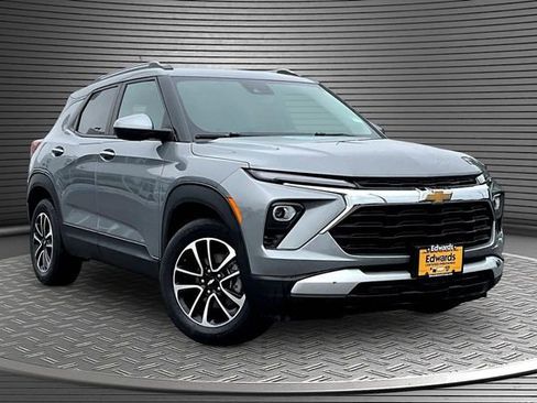 Used 2025 Chevrolet TrailBlazer LT FWD image 3