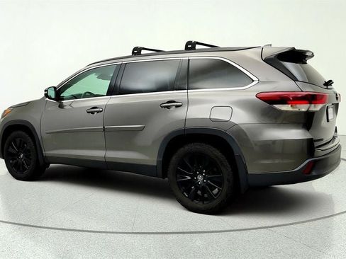 Used 2019 Toyota Highlander SE AWD/4WD image 7