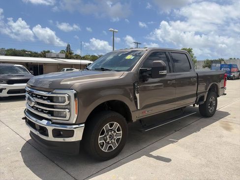 Used 2023 Ford F250 Lariat w/ Lariat Ultimate Package AWD/4WD image 7