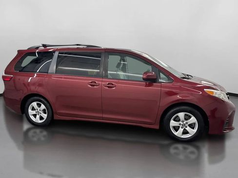 Used 2020 Toyota Sienna LE image 11