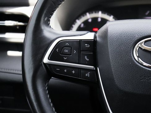 Used 2022 Toyota Highlander LE image 21