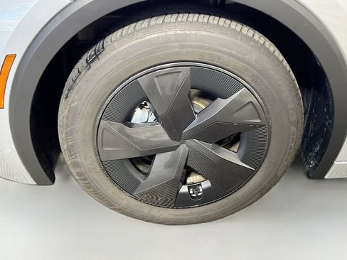 Used 2025 Toyota Prius LE image 14