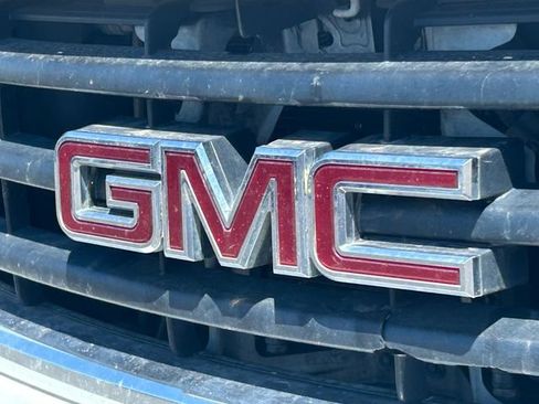 Used 2011 GMC Sierra 1500 SLT w/ Suspension Package, Off-Road AWD/4WD image 4
