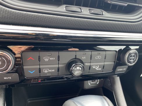 New 2026 Jeep Compass Latitude AWD/4WD image 16