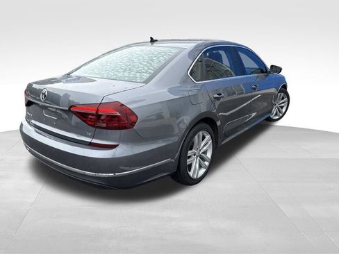 Used 2018 Volkswagen Passat 2.0T SE FWD image 17