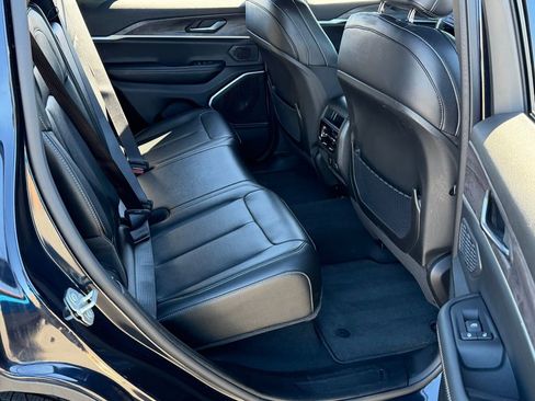 Certified 2024 Jeep Grand Cherokee Limited w/ Black Appearance Package image 22