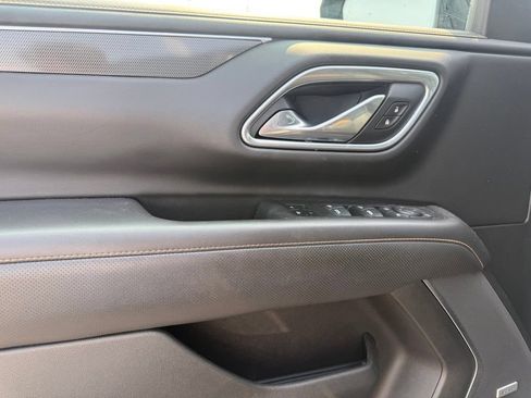Used 2021 GMC Yukon AT4 w/ Rear Media and Nav Package AWD/4WD image 5