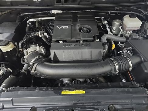 Used 2022 Nissan Frontier PRO-4X image 12