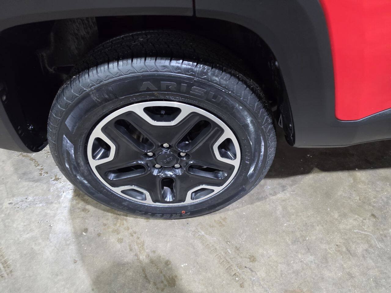 Used 2016 Jeep Renegade Trailhawk w/ Cold Weather Group AWD/4WD image 18