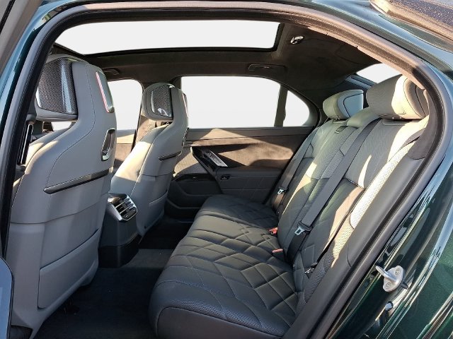 New 2027 BMW i7 xDrive60 AWD/4WD image 9