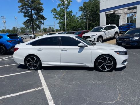 Used 2018 Honda Accord Sport image 6