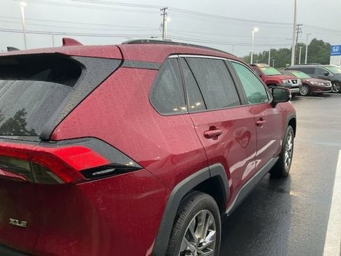 Used 2020 Toyota RAV4 XLE Premium FWD image 6