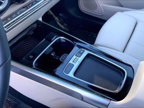 Used 2025 Mercedes-Benz GLB 250 4MATIC image 12