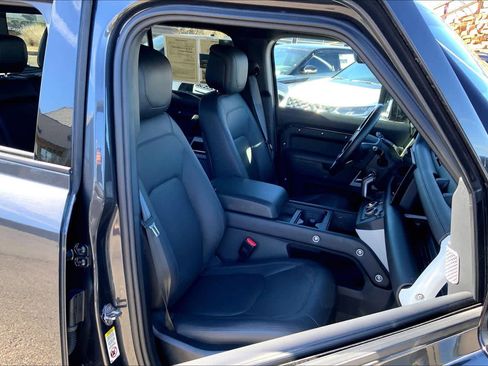 Used 2024 Land Rover Defender 110 SE image 8