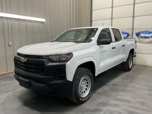Used 2023 Chevrolet Colorado W/T image 3