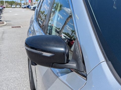 Used 2015 Nissan Rogue SV w/ SV Premium Package image 11