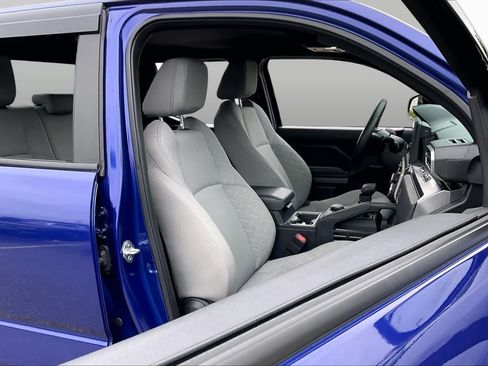Used 2025 Toyota Tacoma SR5 AWD/4WD image 8