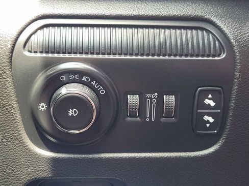 Used 2023 Jeep Wagoneer Series II w/ Convenience Group I AWD/4WD image 22