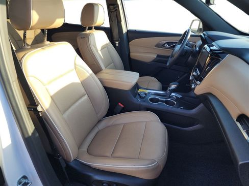 Used 2023 Chevrolet Traverse Premier image 43