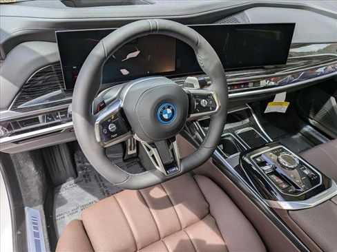 New 2025 BMW 750e xDrive image 3