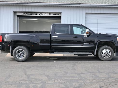Used 2018 GMC Sierra 3500 Denali w/ Duramax Plus Package image 6