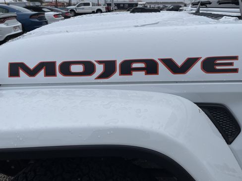 Used 2022 Jeep Gladiator Mojave w/ Auxiliary Switch Group image 12