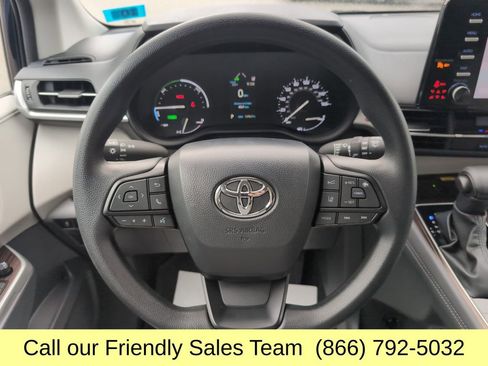 Used 2024 Toyota Sienna LE w/ LE Plus Package image 16