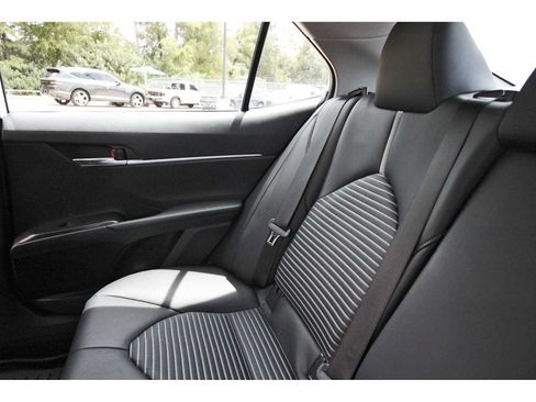 Used 2023 Toyota Camry SE FWD image 9