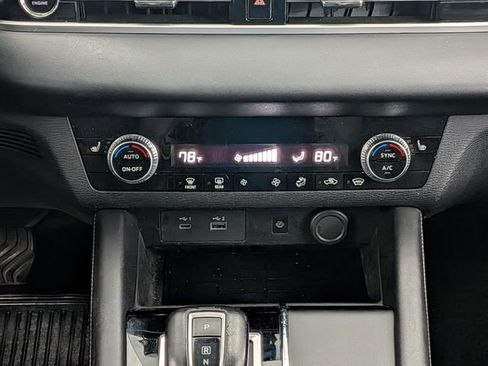 Used 2024 Mitsubishi Outlander SE image 31