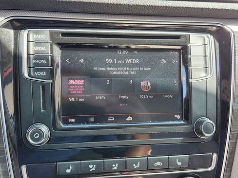 Used 2018 Volkswagen Passat 2.0T SE image 21