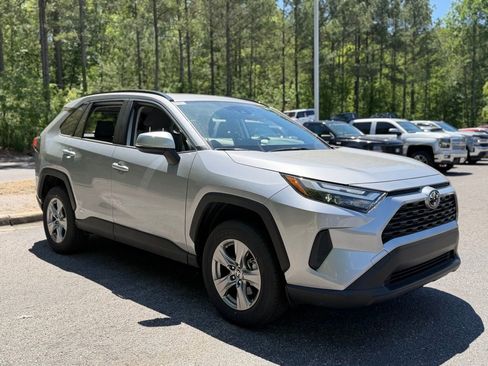 Used 2025 Toyota RAV4 XLE w/ Convenience Package image 4