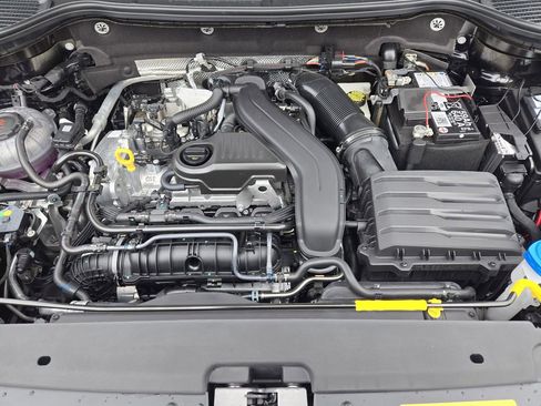 New 2026 Volkswagen Taos SE image 23