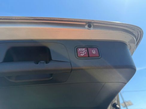 Used 2021 Mercedes-Benz GLC 300 4MATIC image 29