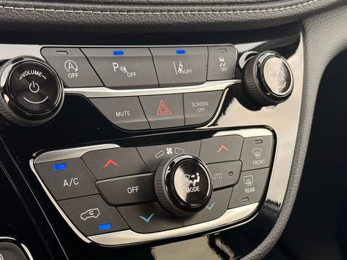New 2026 Chrysler Pacifica Limited FWD image 15