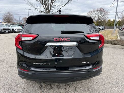 Used 2024 GMC Terrain SLE image 4