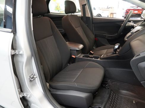 Used 2018 Ford Focus SE FWD image 21