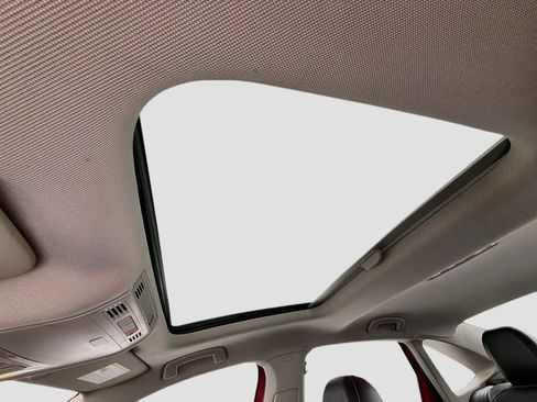 Used 2023 Volkswagen Jetta SE w/ Panoramic Sunroof Package FWD image 21