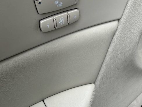 Used 2006 Cadillac DTS w/ Trunk Convenience Package FWD image 16