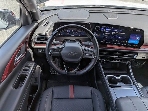 Certified 2024 Chevrolet Traverse RS FWD image 30