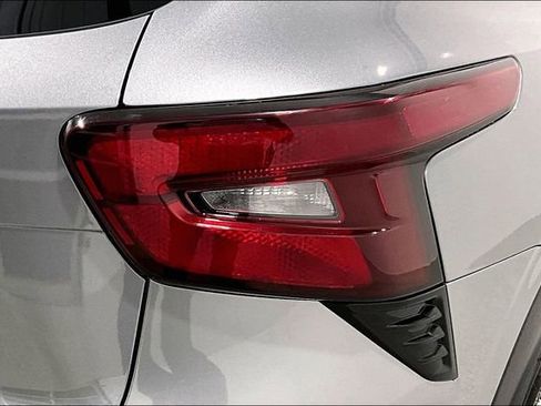 Used 2025 Chevrolet Trax RS w/ Sunroof Package image 24