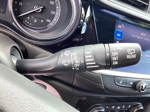 Used 2020 Buick Encore GX Essence image 19