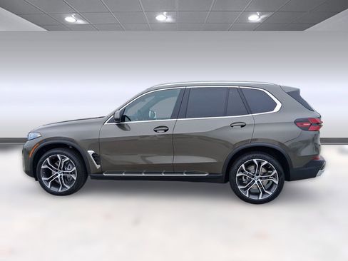 Used 2026 BMW X5 sDrive40i w/ Executive Package image 2