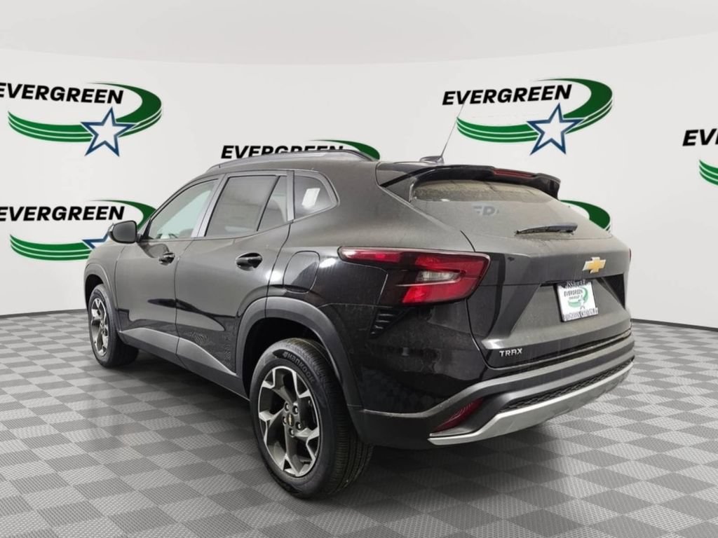 Used 2026 Chevrolet Trax LT w/ LT Convenience Package FWD image 3