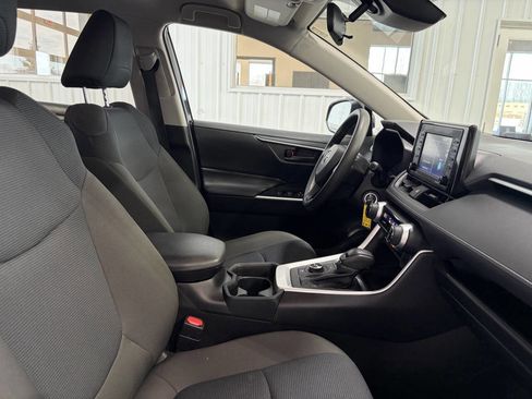 Used 2021 Toyota RAV4 LE image 23