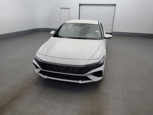 Used 2025 Hyundai Elantra SE w/ Cargo Package FWD image 15
