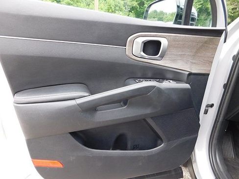 Used 2022 Kia Sorento S w/ Panoramic Sunroof Package image 16