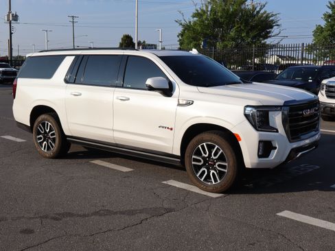 Used 2021 GMC Yukon XL AT4 w/ AT4 Premium Package AWD/4WD image 13