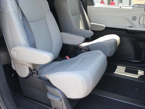 Certified 2026 Toyota Sienna XLE FWD image 85